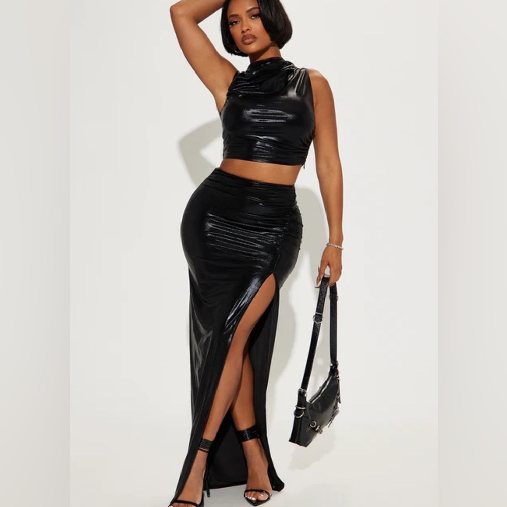 Metallic Moves Skirt Set NEW 🏷️